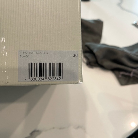 Tom Ford Black Leather pumps with padlock size 36 - Picture 7 of 10